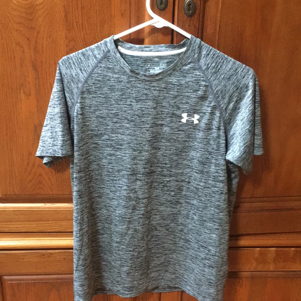 Under armour short sleeve gray tee shirt